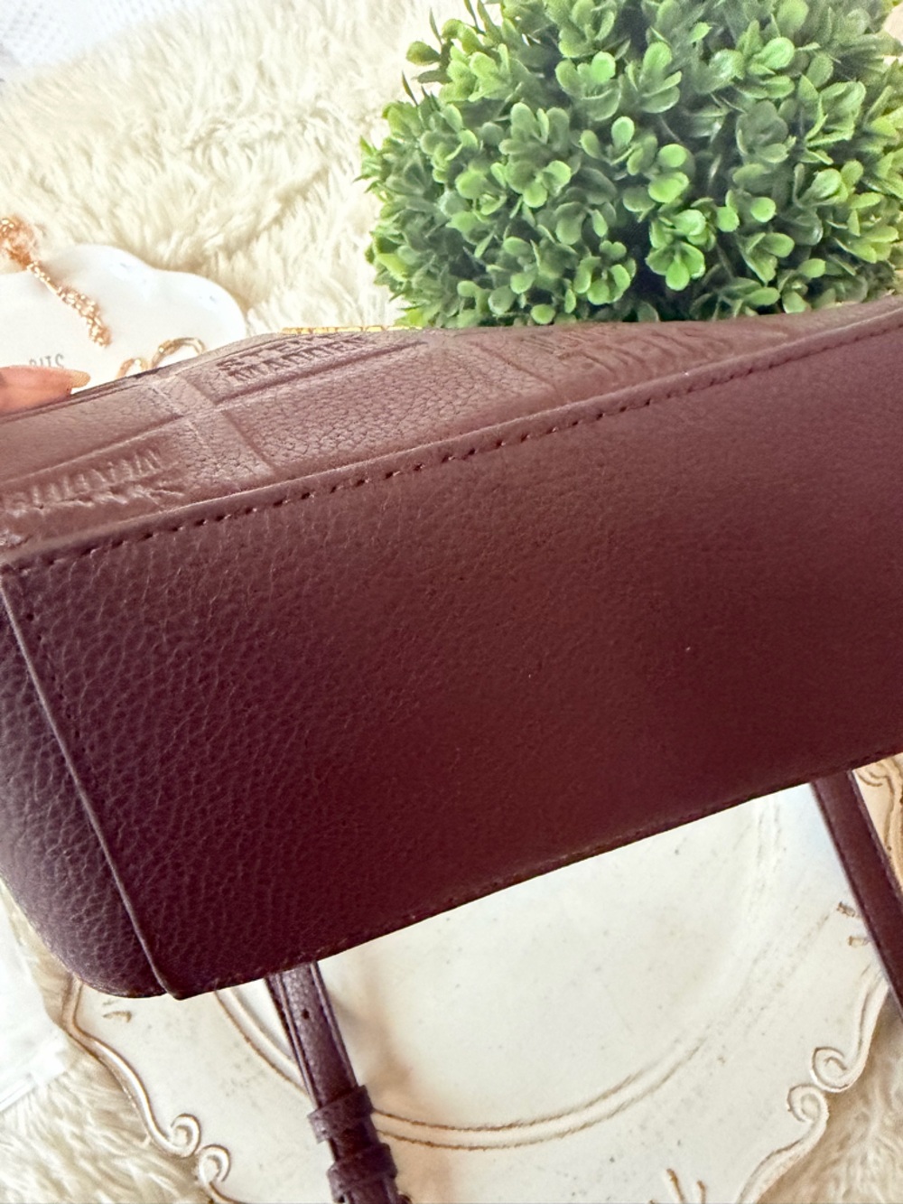 Stuff a bag Steve Madden Chocolate Brown faux Leather Crossbody - Picture 8 of 11